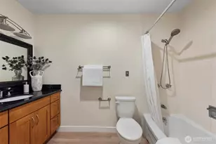 500 W Olympic Pl, Seattle, WA 98119 - Photo 17