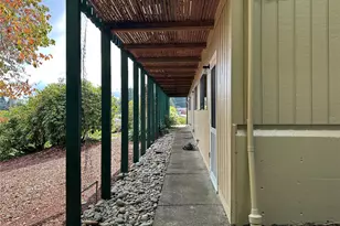 910 Barnhart St, Raymond, WA 98577 - Photo 7