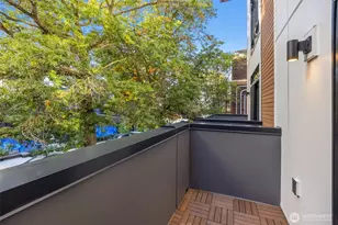 2102 1st Ave N, Seattle, WA 98109 - Photo 9