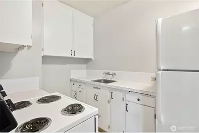 221 Belmont Avenue E, Seattle, WA 98102 - Photo 13