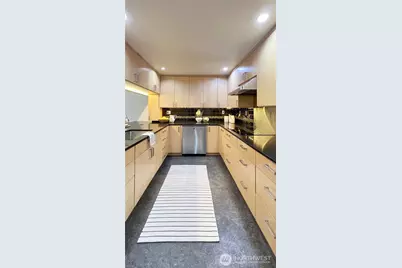 2920 76th Avenue SE #411, Mercer Island, WA 98040 - Photo 5