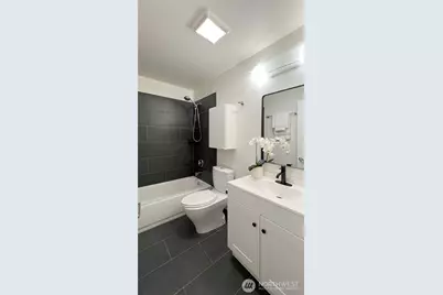 2920 76th Avenue SE #411, Mercer Island, WA 98040 - Photo 9