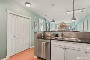 530 4th Ave W, Seattle, WA 98119 - Photo 9