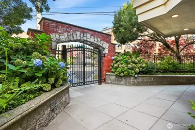 530 4th Avenue W #206, Seattle, WA 98119 - Photo 3