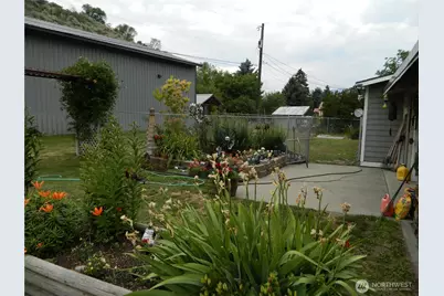44 Bonaparte Avenue, Tonasket, WA 98855 - Photo 5