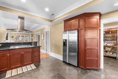 400 NE 50th Street, Seattle, WA 98105 - Photo 9