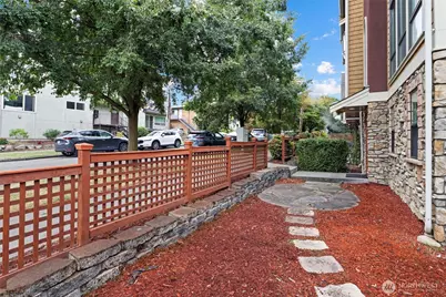 4202 Linden Avenue N, Seattle, WA 98103 - Photo 29