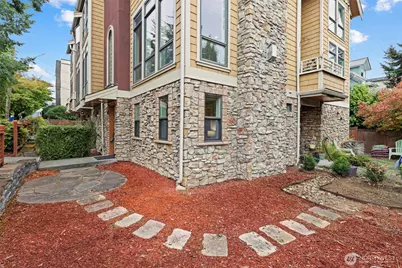 4202 Linden Avenue N, Seattle, WA 98103 - Photo 3