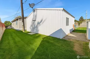 207 Ferry Ave E, Brewster, WA 98812 - Photo 3