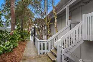 7064 35th Ave NE, Seattle, WA 98115 - Photo 3