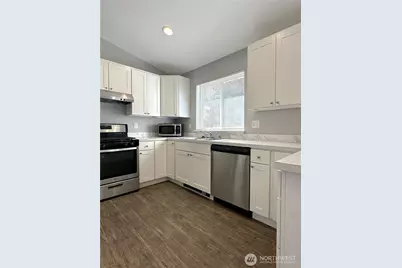 12025 Phinney Avenue N, Seattle, WA 98133 - Photo 9