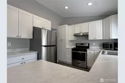 12025 Phinney Avenue N, Seattle, WA 98133 - Photo 7
