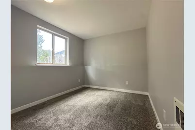 12025 Phinney Avenue N, Seattle, WA 98133 - Photo 33