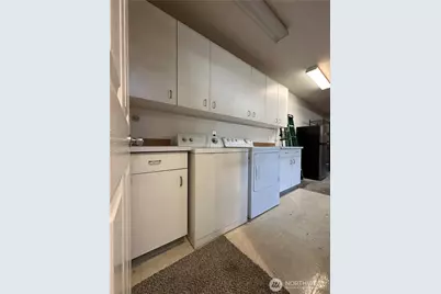 12025 Phinney Avenue N, Seattle, WA 98133 - Photo 35