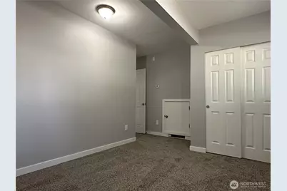 12025 Phinney Avenue N, Seattle, WA 98133 - Photo 23