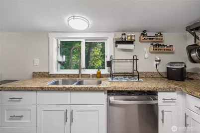 1251 S 230th Street, Des Moines, WA 98198 - Photo 9