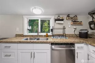 1251 S 230th St, Des Moines, WA 98198 - Photo 9