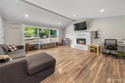 1251 S 230th Street, Des Moines, WA 98198 - Photo 3