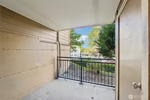 13021 SE 38th St, Bellevue, WA 98006 - Photo 17