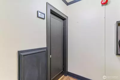 905 NE 43rd Street #111, Seattle, WA 98105 - Photo 17