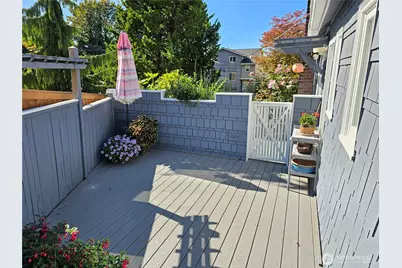 2822 Prosch Avenue W, Seattle, WA 98119 - Photo 7