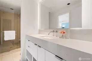 9135 NE 19th St, Clyde Hill, WA 98004 - Photo 29