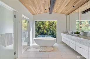 9135 NE 19th St, Clyde Hill, WA 98004 - Photo 19