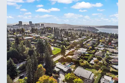 9135 NE 19th St, Clyde Hill, WA 98004 - Photo 39