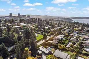 9135 NE 19th St, Clyde Hill, WA 98004 - Photo 39