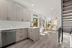 922 B N 35th St, Seattle, WA 98103 - Photo 17