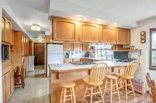 2909 13th St SW, Puyallup, WA 98373 - Photo 3