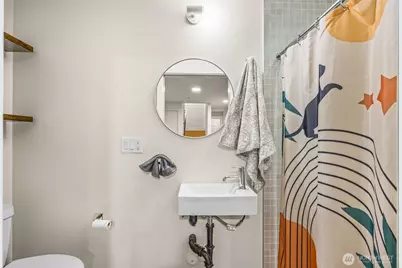 8547 Evanston Avenue N, Seattle, WA 98103 - Photo 23