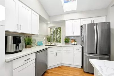 15865 Northup Way #41, Bellevue, WA 98008 - Photo 9