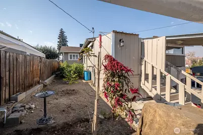 221 Okanogan Ave, Wenatchee, WA 98801 - Photo 5