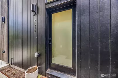 8547 Evanston Avenue N, Seattle, WA 98103 - Photo 11