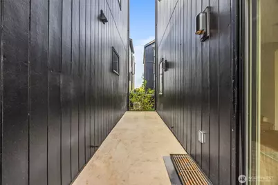 8547 Evanston Avenue N, Seattle, WA 98103 - Photo 31