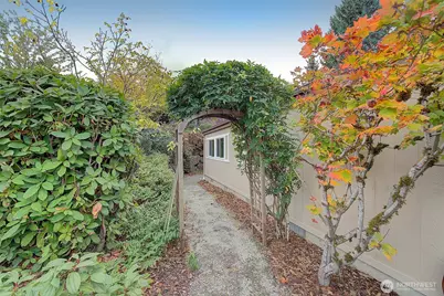 17308 Woodcrest Drive NE, Bothell, WA 98011 - Photo 7