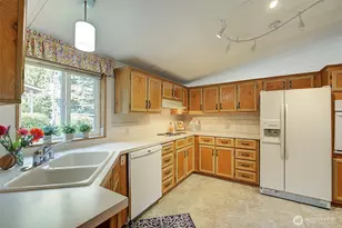 17308 Woodcrest Dr NE, Bothell, WA 98011 - Photo 15