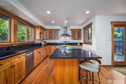 937 N 71st Street, Seattle, WA 98103 - Photo 15