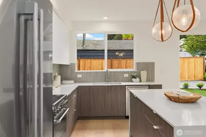 215 NE 123rd Street, Seattle, WA 98125 - Photo 9