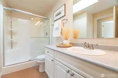 10744 Greenwood Avenue N #302, Seattle, WA 98133 - Photo 11