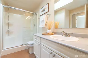 10744 Greenwood Ave N, Seattle, WA 98133 - Photo 11