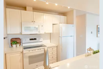 10744 Greenwood Avenue N #302, Seattle, WA 98133 - Photo 7