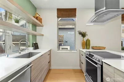 4411 Meridian Avenue N, Seattle, WA 98103 - Photo 13