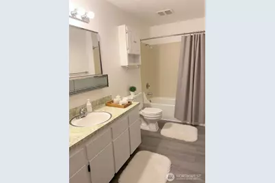 8848 Interlake Avenue N, Seattle, WA 98103 - Photo 21