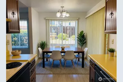 8848 Interlake Avenue N, Seattle, WA 98103 - Photo 9