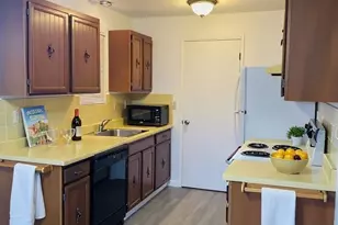 8848 Interlake Ave N, Seattle, WA 98103 - Photo 11