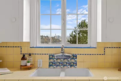 1820 Magnolia Way W, Seattle, WA 98199 - Photo 9