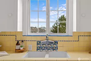 1820 Magnolia Way W, Seattle, WA 98199 - Photo 9