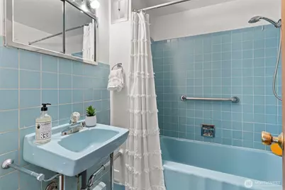 1820 W Magnolia Way W, Seattle, WA 98199 - Photo 11